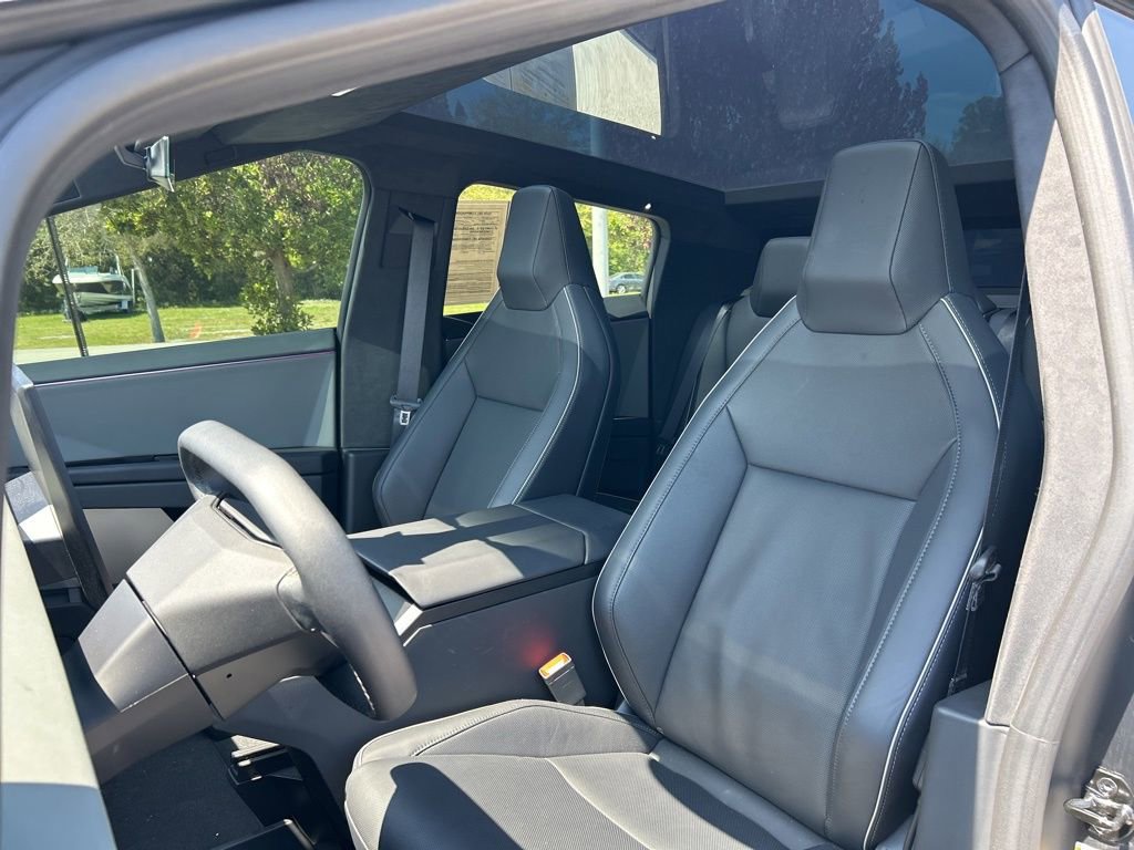 Used 2025 Tesla Cybertruck AWD Crew Cab image 19