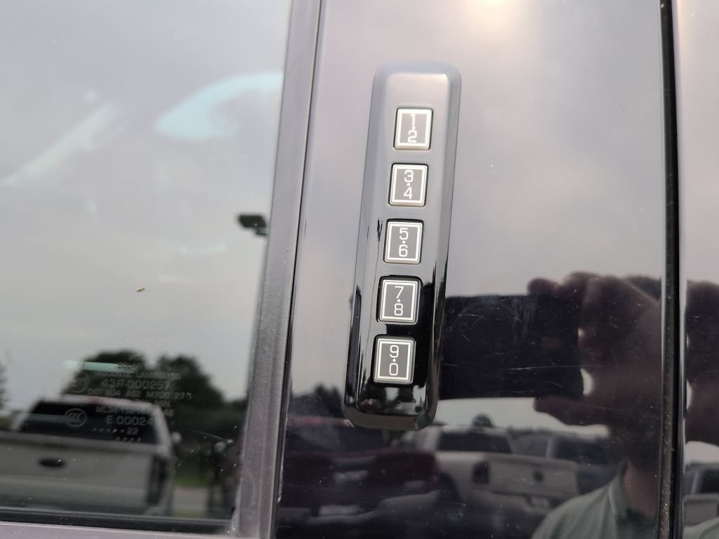 Used 2022 Ford F350 XLT w/ Black Appearance Package AWD/4WD image 20