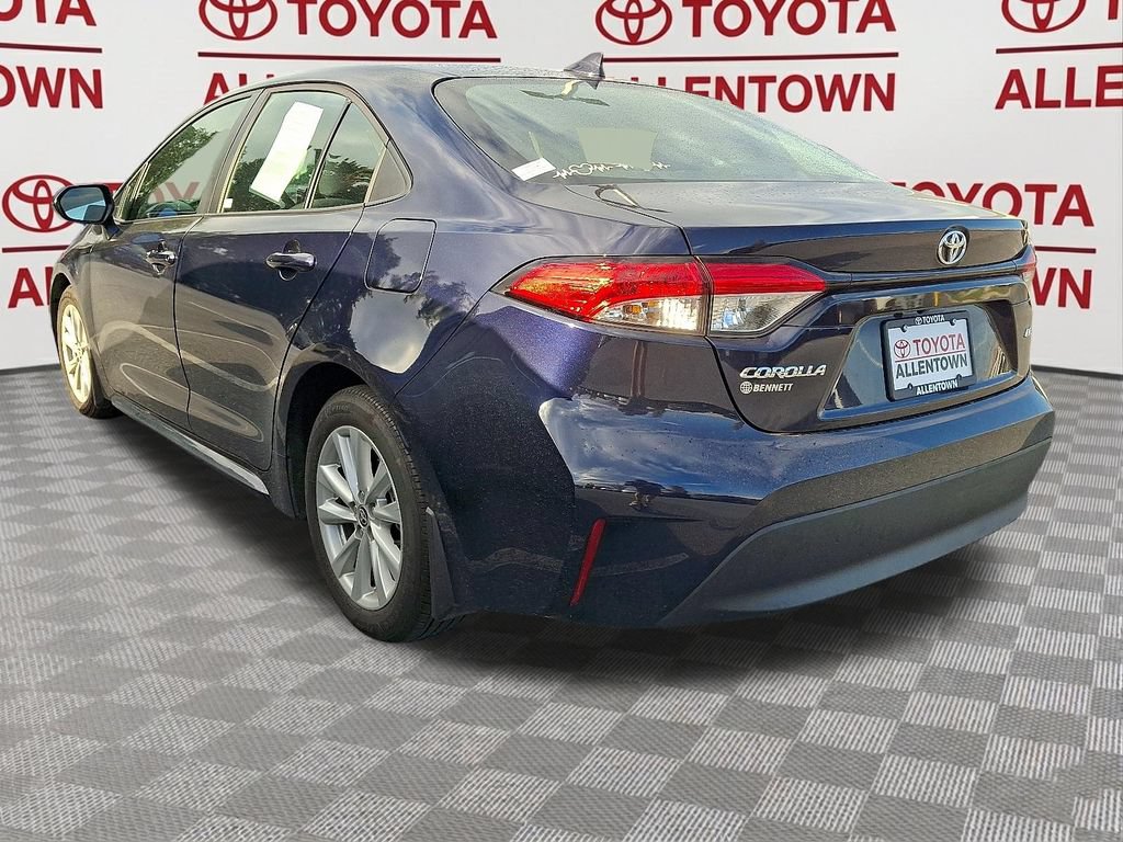 Used 2025 Toyota Corolla LE w/ LE Premium Package FWD image 3