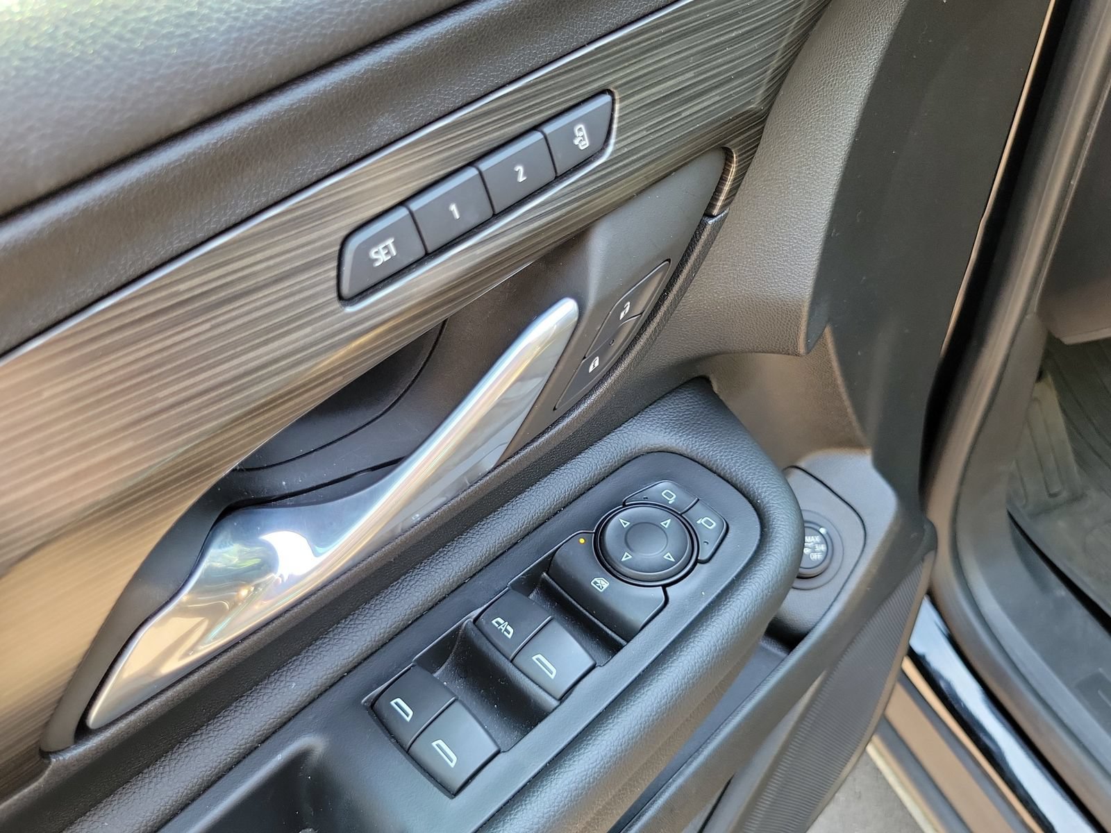 Used 2023 GMC Terrain SLT w/ LPO, Floor Liner Package AWD/4WD image 8
