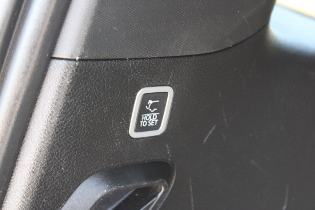 Used 2022 Jeep Wagoneer Series III w/ Flexible Seating Group image 9