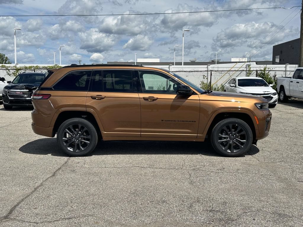 New 2026 Jeep Grand Cherokee Limited AWD/4WD image 2