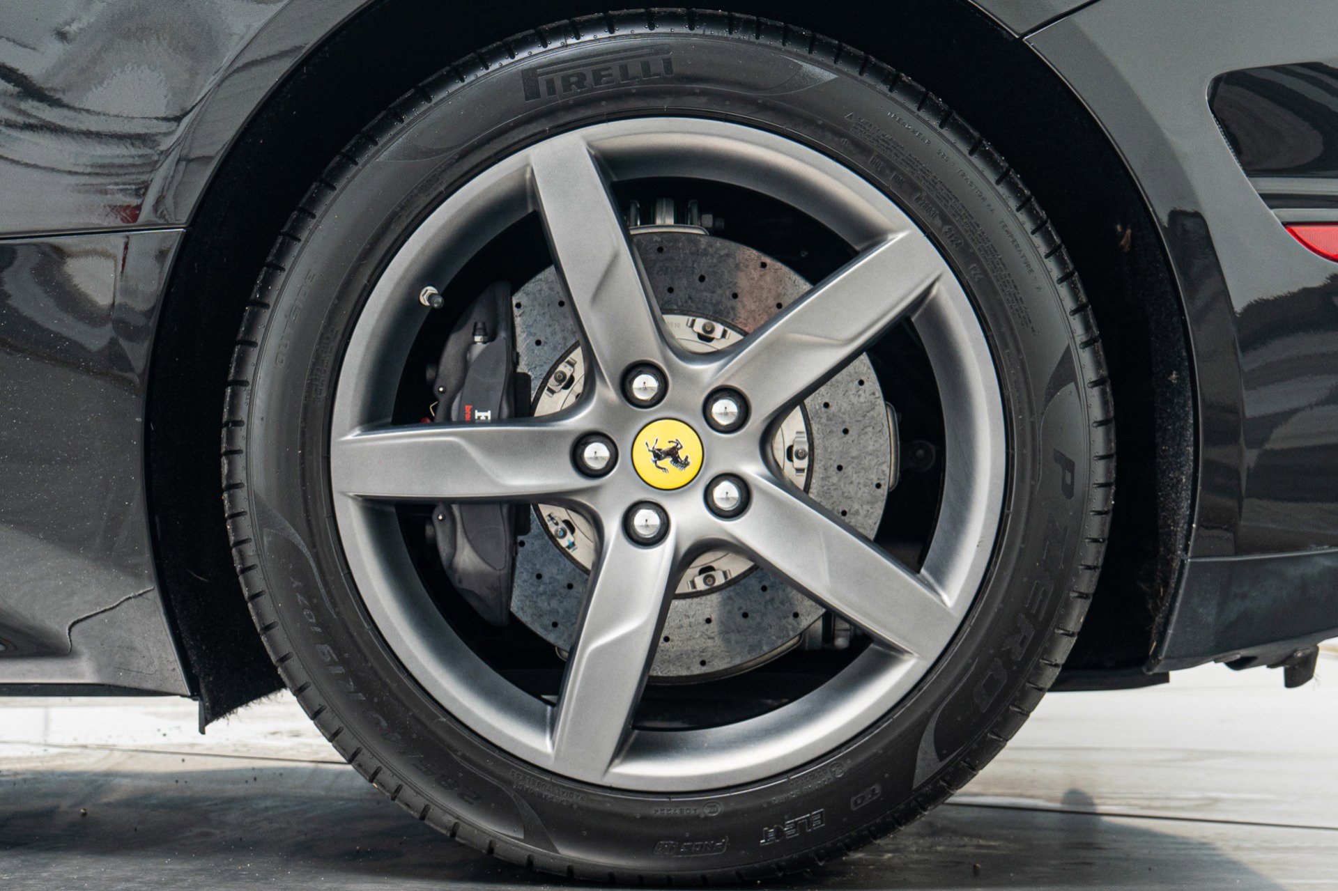 Used 2015 Ferrari California T RWD image 11