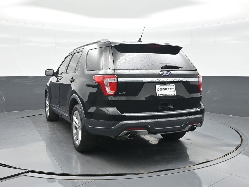 Used 2018 Ford Explorer XLT w/ Equipment Group 202A FWD image 4