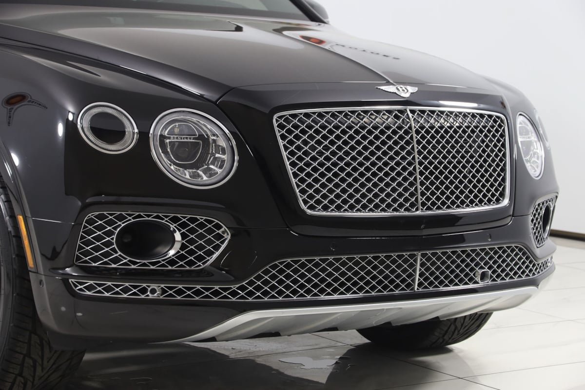 Used 2018 Bentley Bentayga AWD/4WD image 53