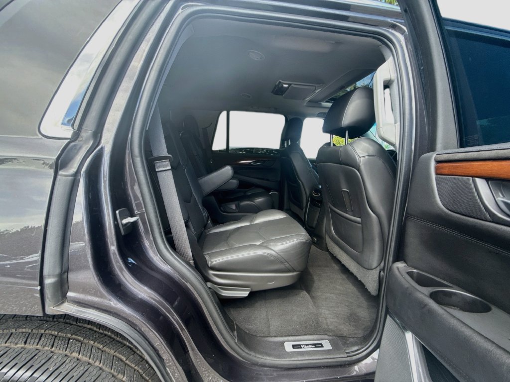 Used 2018 Cadillac Escalade Premium Luxury AWD/4WD image 32