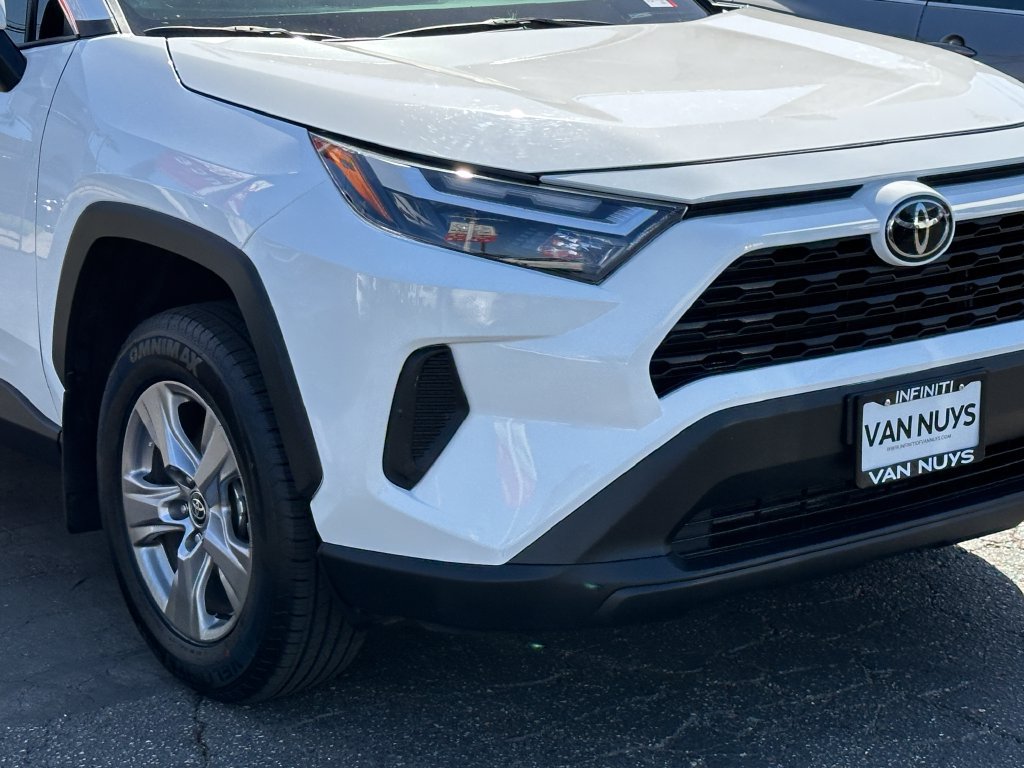 Used 2025 Toyota RAV4 XLE AWD/4WD image 9