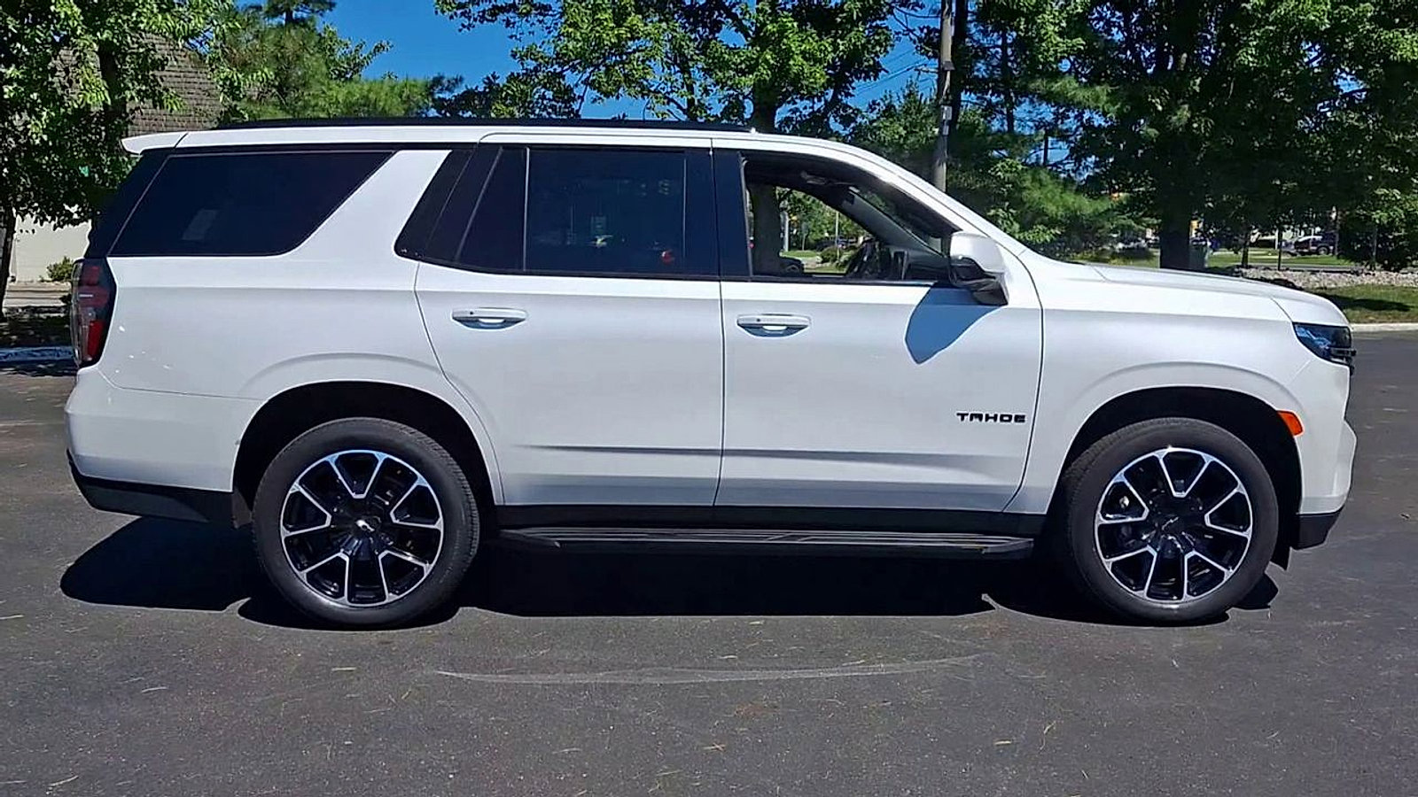 Certified 2022 Chevrolet Tahoe RST w/ Luxury Package image 9