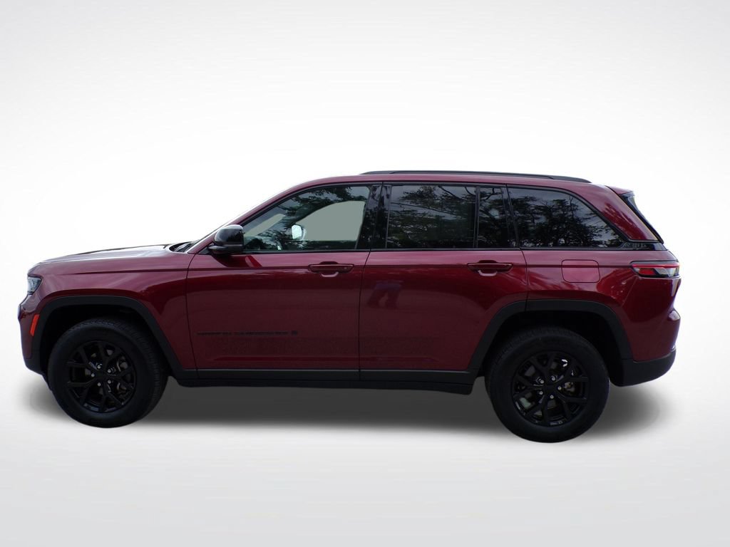 Used 2024 Jeep Grand Cherokee Altitude AWD/4WD image 2