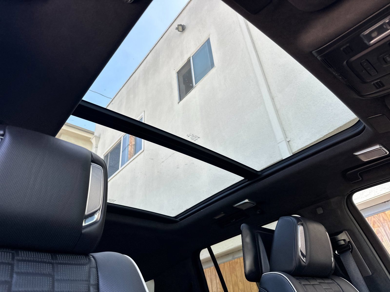 Used 2024 Cadillac Escalade ESV Premium Luxury Platinum AWD/4WD image 20