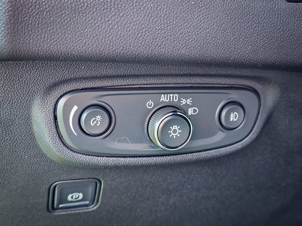 Used 2022 GMC Terrain SLT w/ Infotainment Package II AWD/4WD image 16