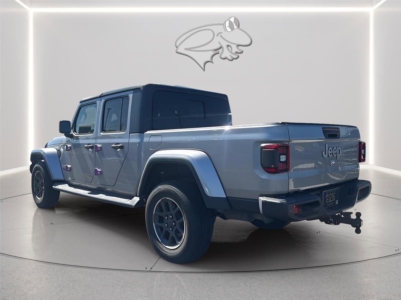 Used 2020 Jeep Gladiator Overland AWD/4WD image 6