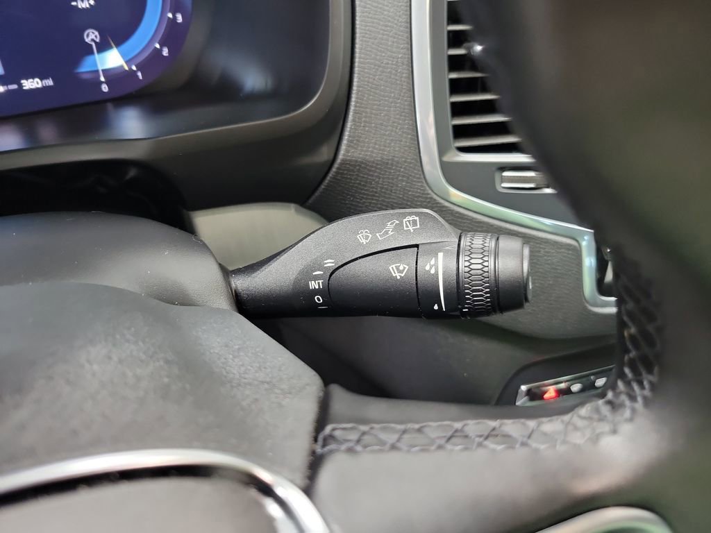 Used 2025 Volvo XC90 B5 Core image 60
