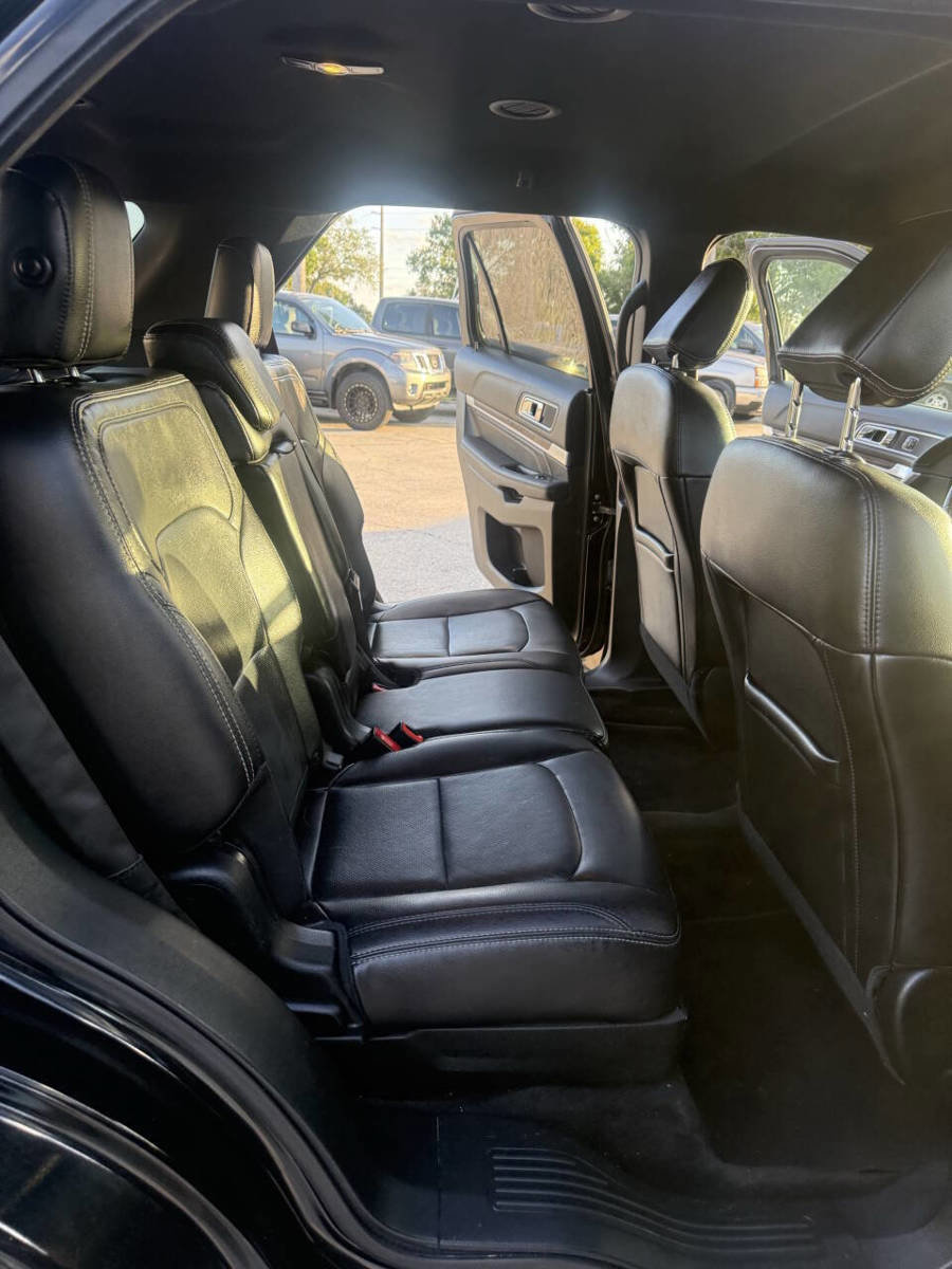 Used 2018 Ford Explorer Limited w/ Equipment Group 301A FWD image 19