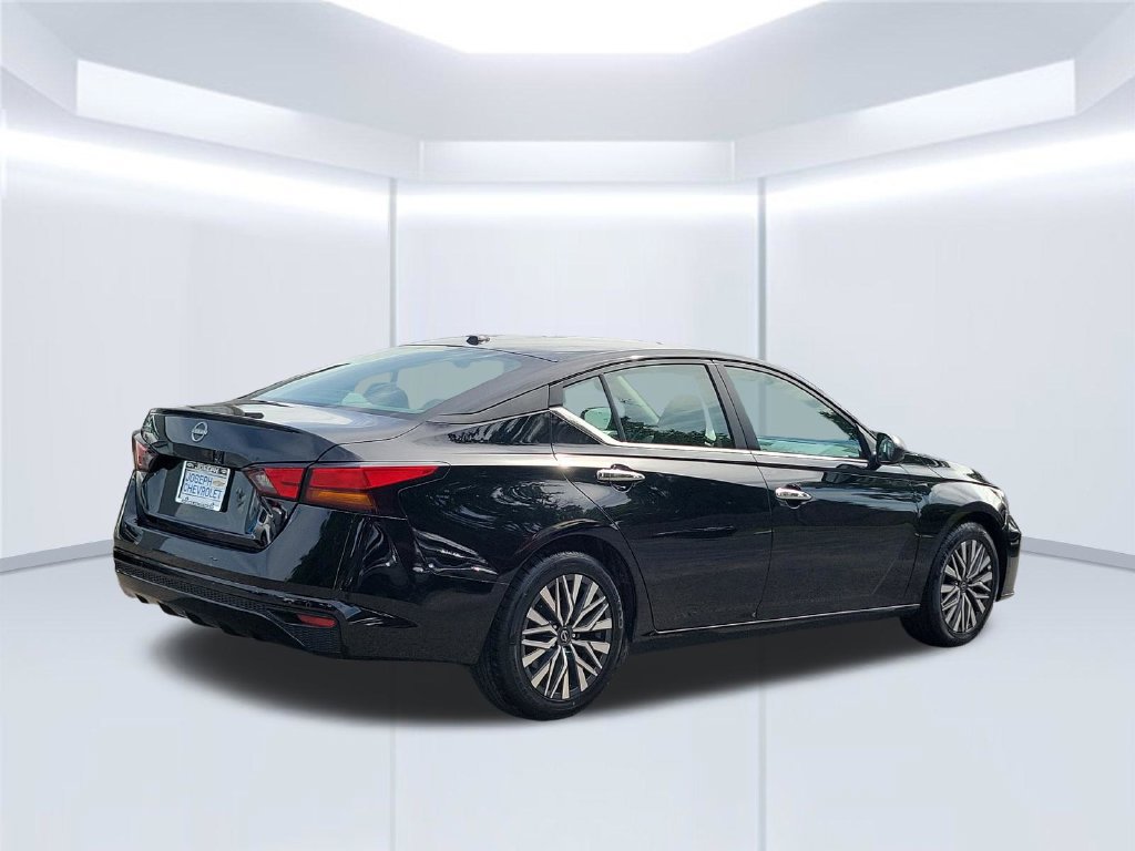 Used 2025 Nissan Altima 2.5 SV FWD image 5