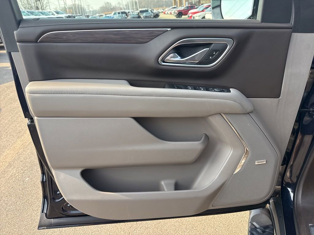 Used 2023 Chevrolet Suburban Z71 w/ Luxury Package image 30