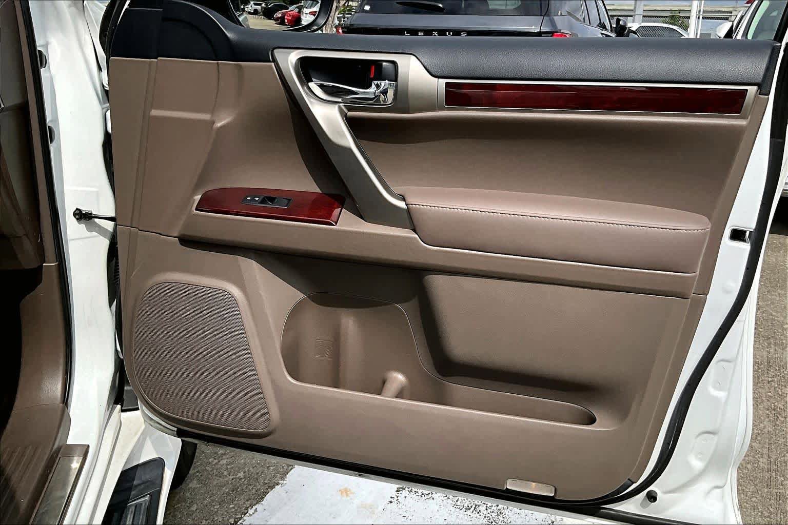 Used 2016 Lexus GX 460 w/ Premium Package AWD/4WD image 20