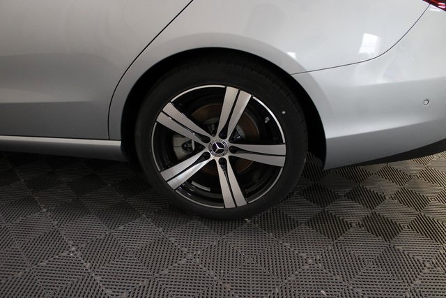 New 2025 Mercedes-Benz C 300 4MATIC Sedan image 8