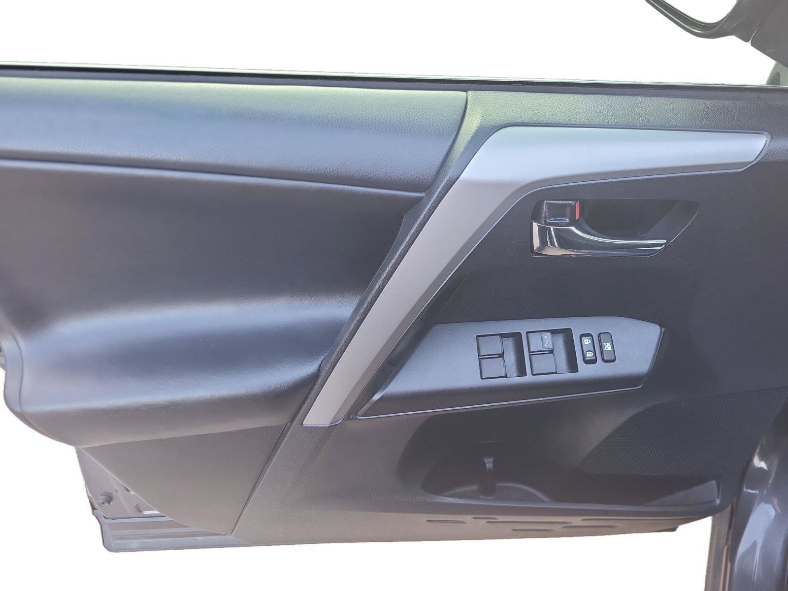 Used 2018 Toyota RAV4 XLE image 9