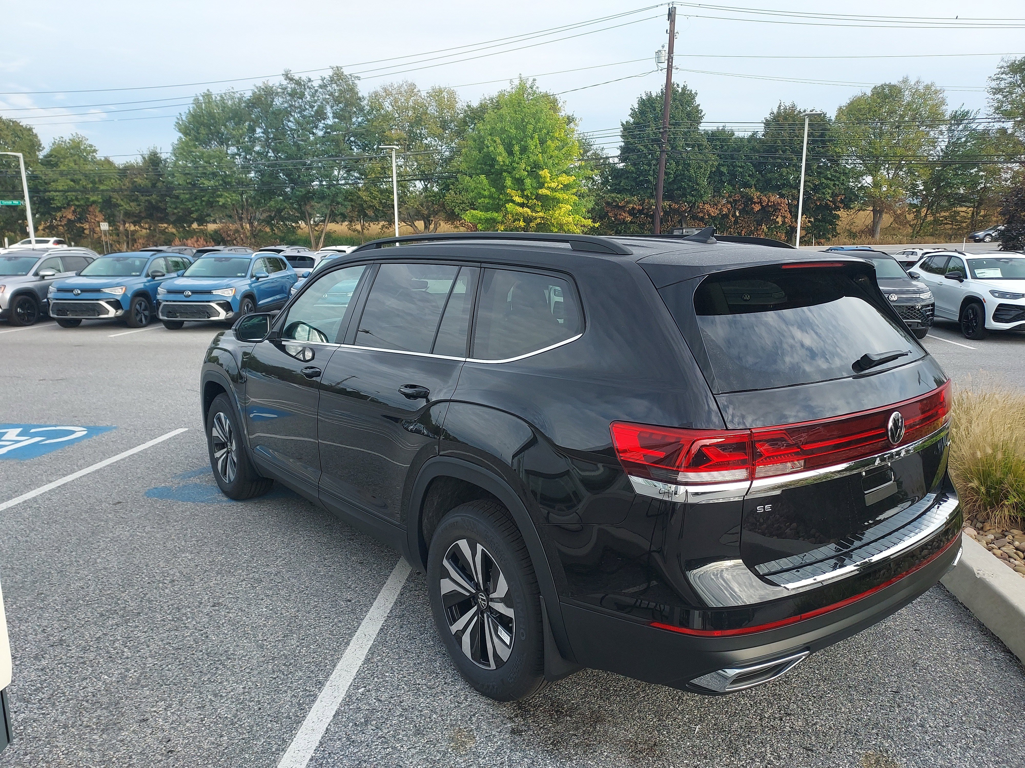 New 2026 Volkswagen Atlas SE image 7