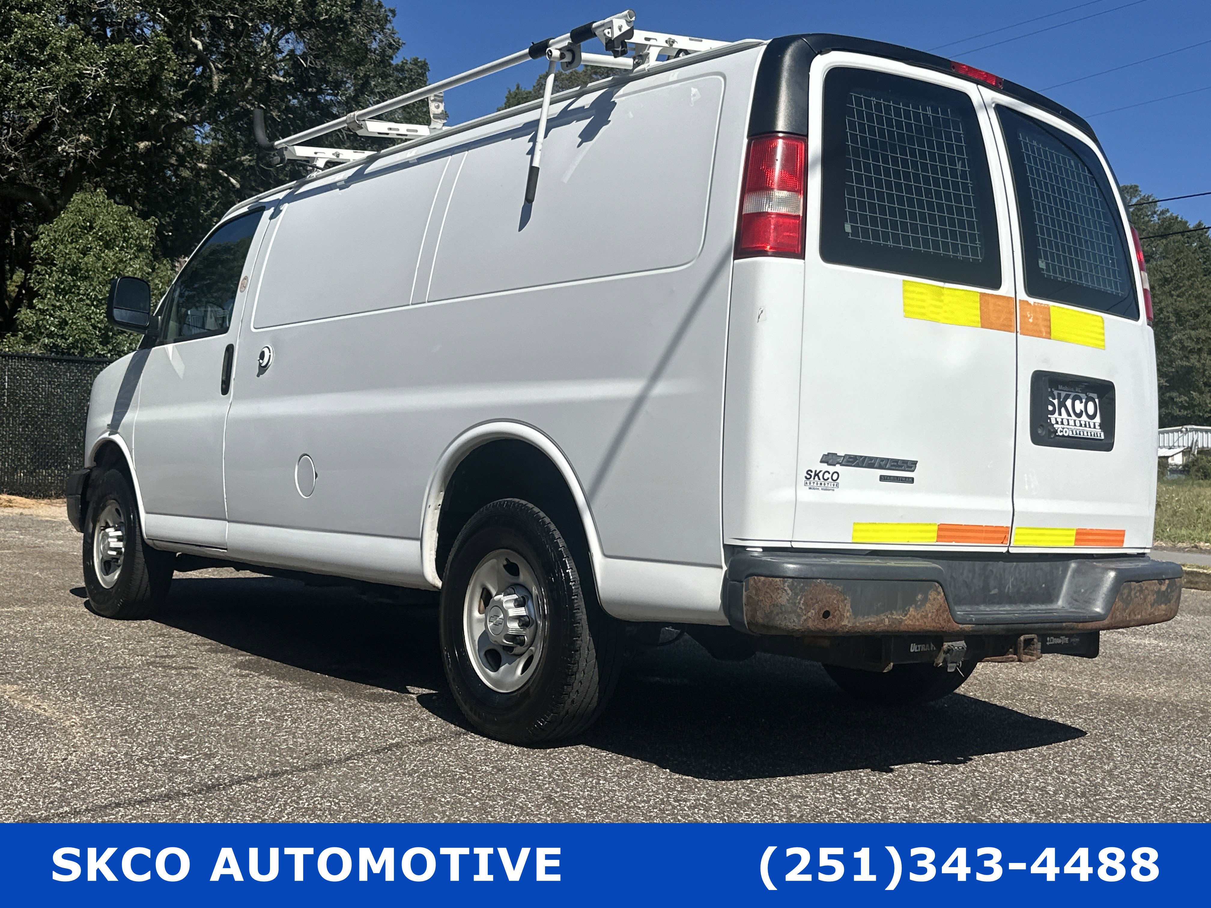 Used 2015 Chevrolet Express 2500 image 3