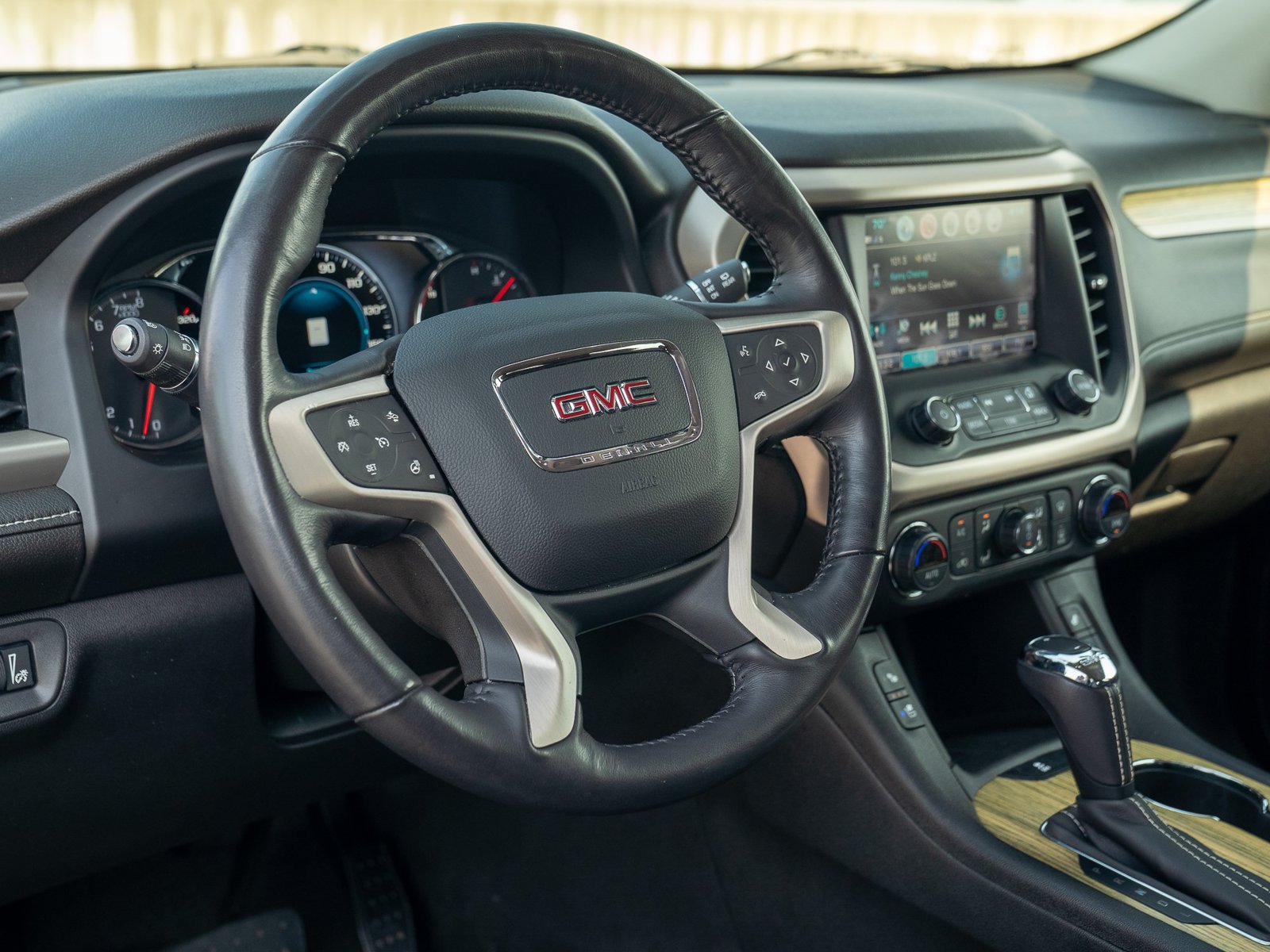 Used 2018 GMC Acadia Denali w/ Technology Package AWD/4WD image 17