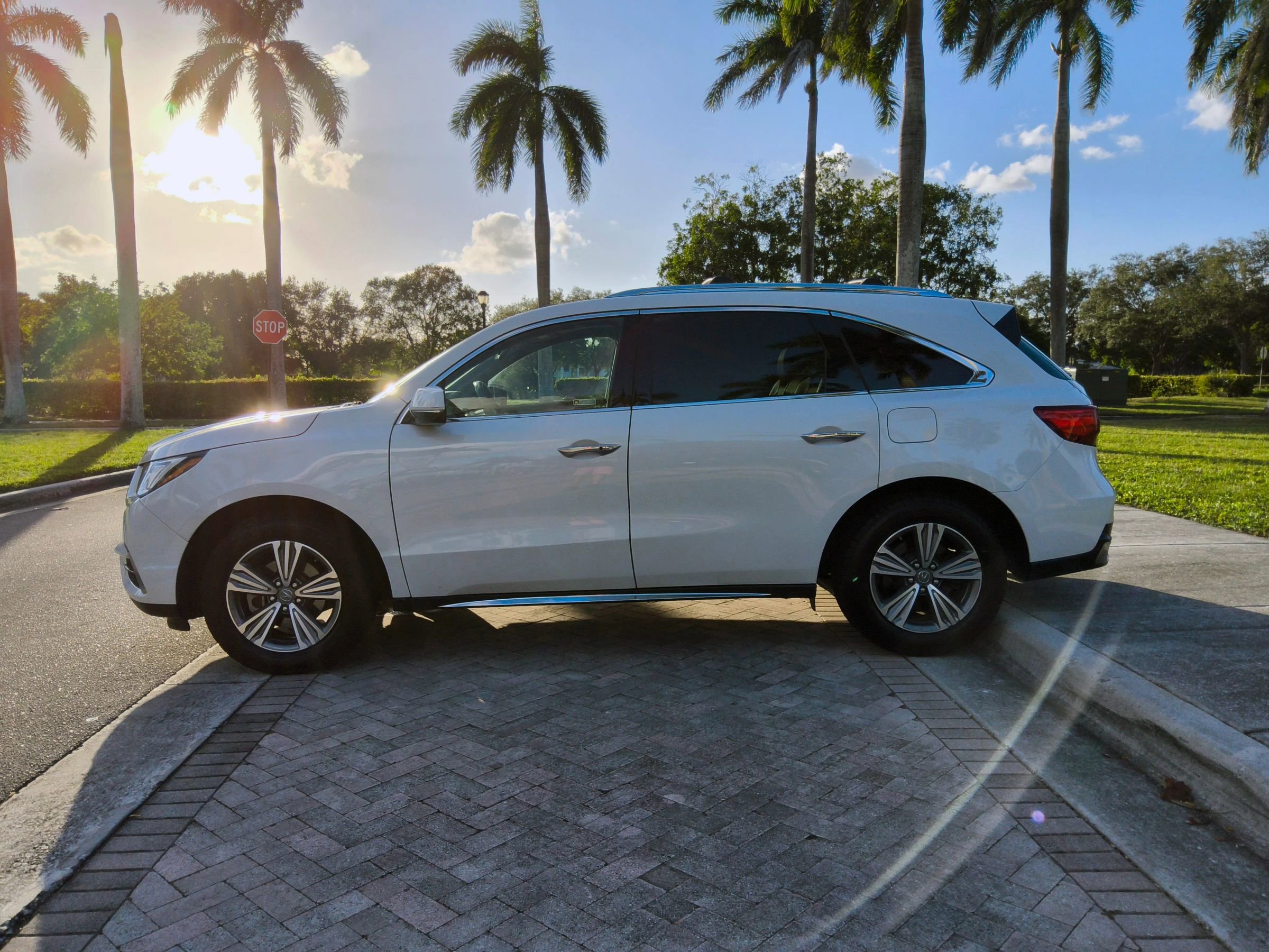 Used 2020 Acura MDX SH-AWD image 4