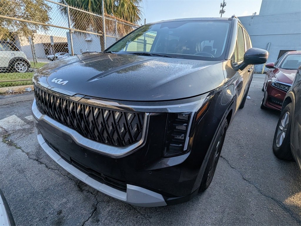 Used 2025 Kia Carnival EX image 18