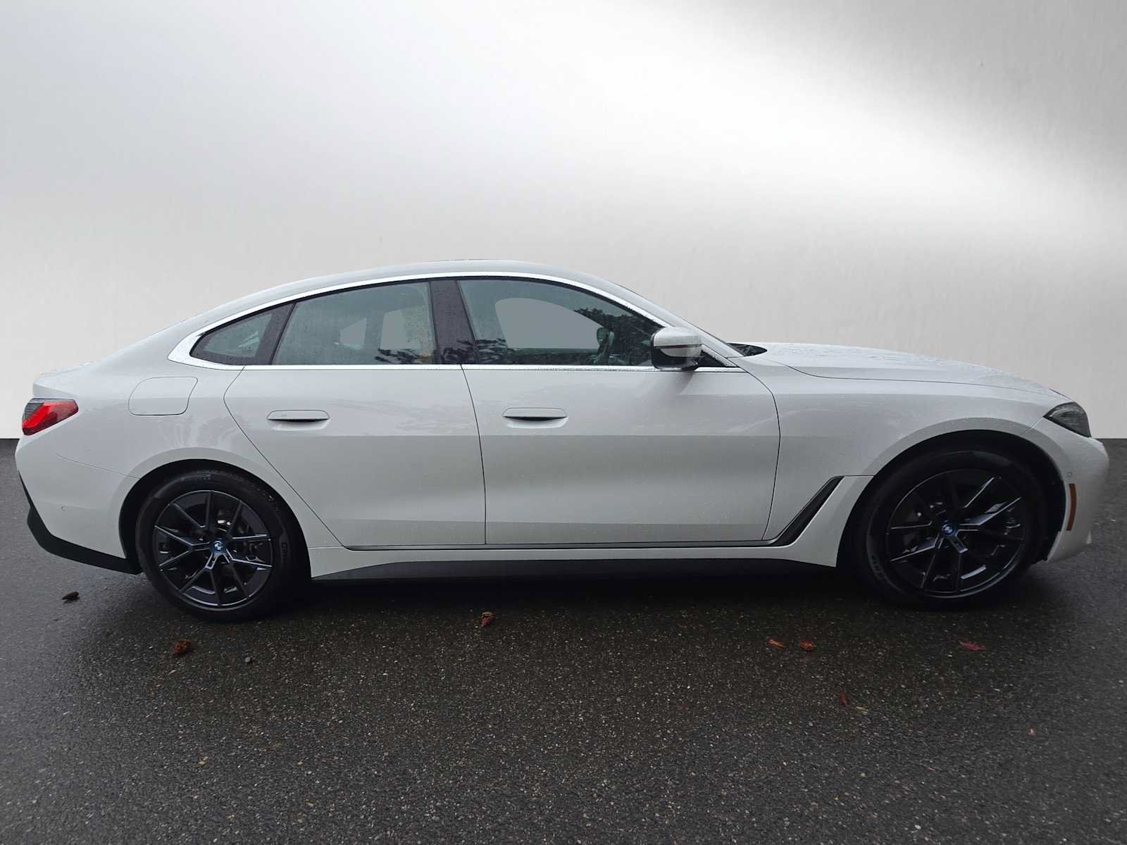 Used 2023 BMW i4 eDrive35 RWD image 2