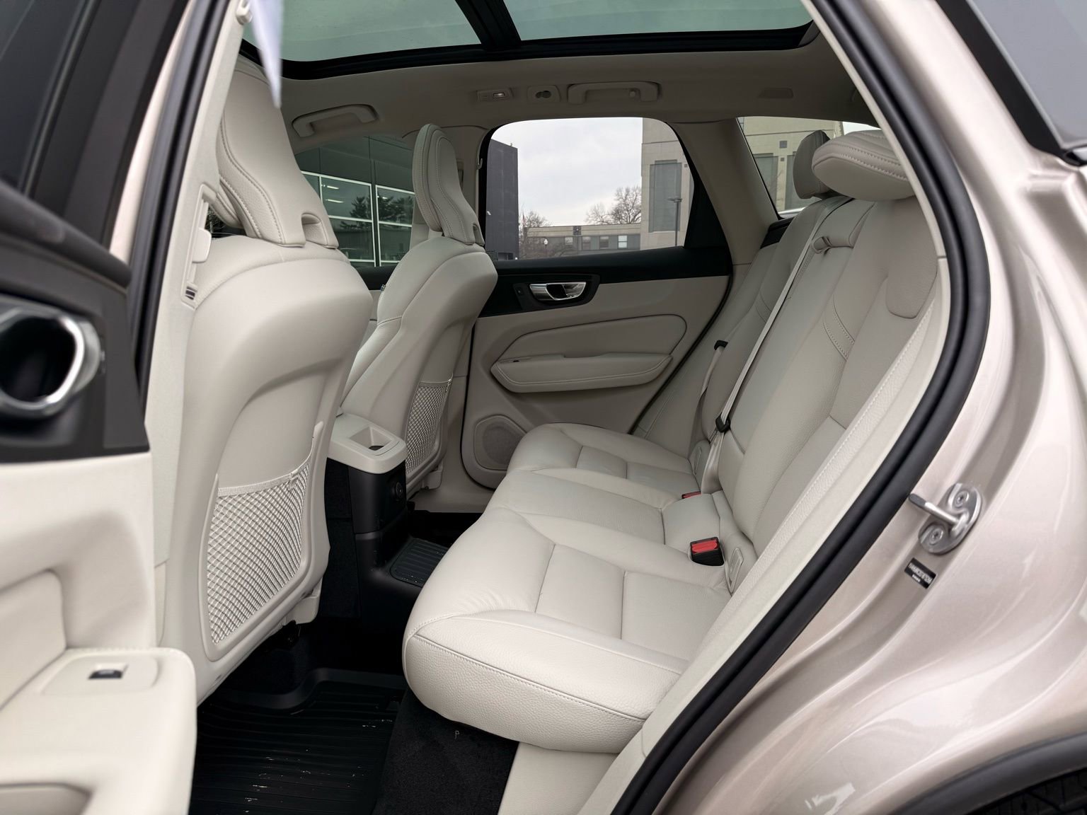 Used 2025 Volvo XC60 T8 Plus w/ Protection Package Premier image 40