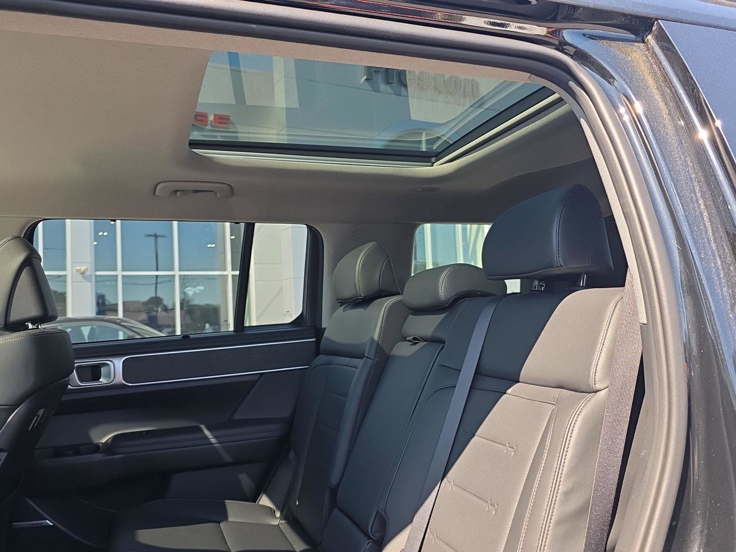 Used 2025 Hyundai Santa Fe Limited AWD/4WD image 17