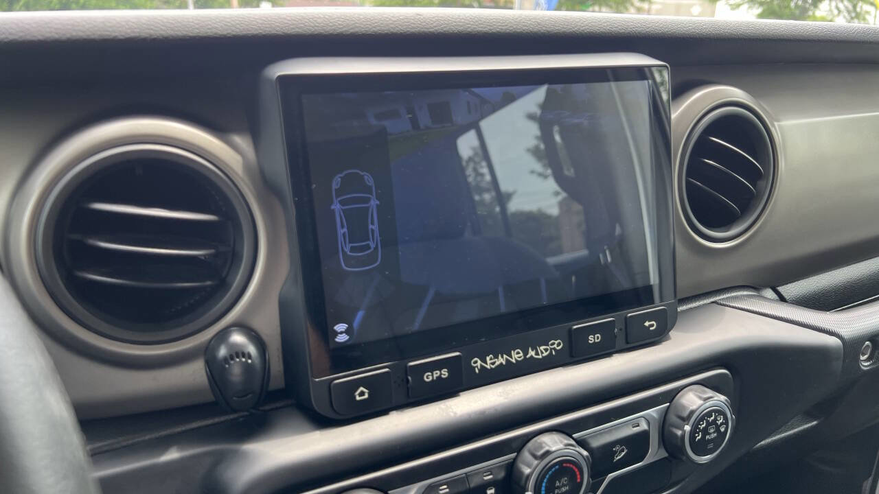 Used 2018 Jeep Wrangler Unlimited Sport image 20