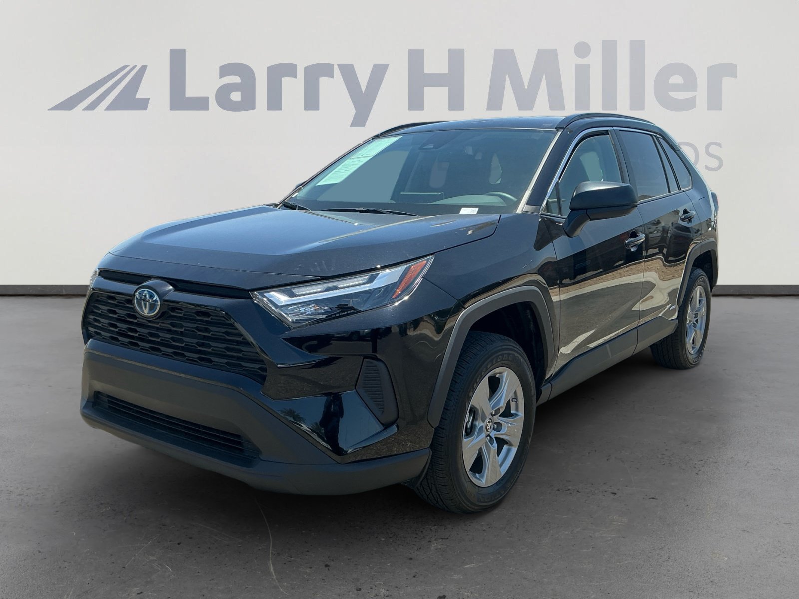 Used 2024 Toyota RAV4 LE AWD/4WD image 1