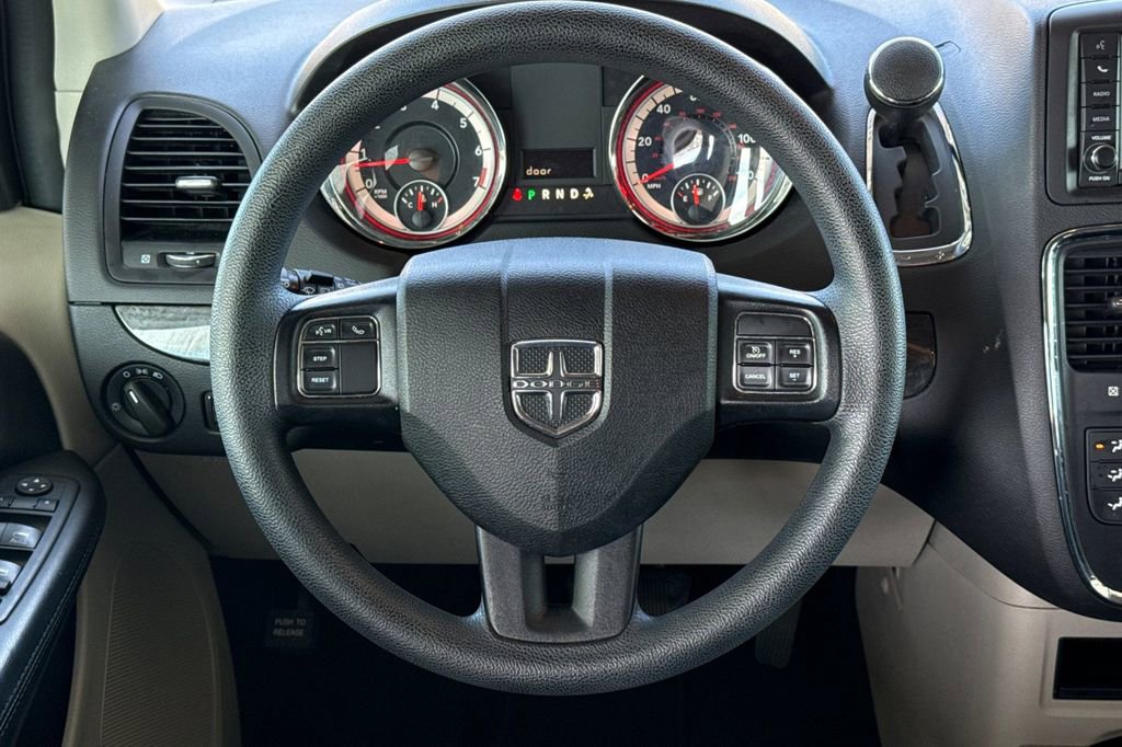 Used 2018 Dodge Grand Caravan SE w/ UConnect Hands-Free Group image 20