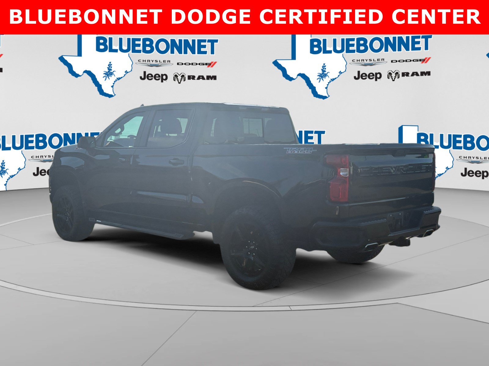 Used 2022 Chevrolet Silverado 1500 LT Trail Boss w/ LT Trail Boss Premium Package AWD/4WD image 7