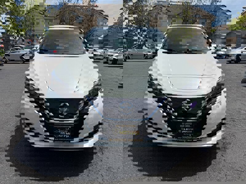 Used 2018 Nissan Leaf SV w/ Protection Package FWD image 2