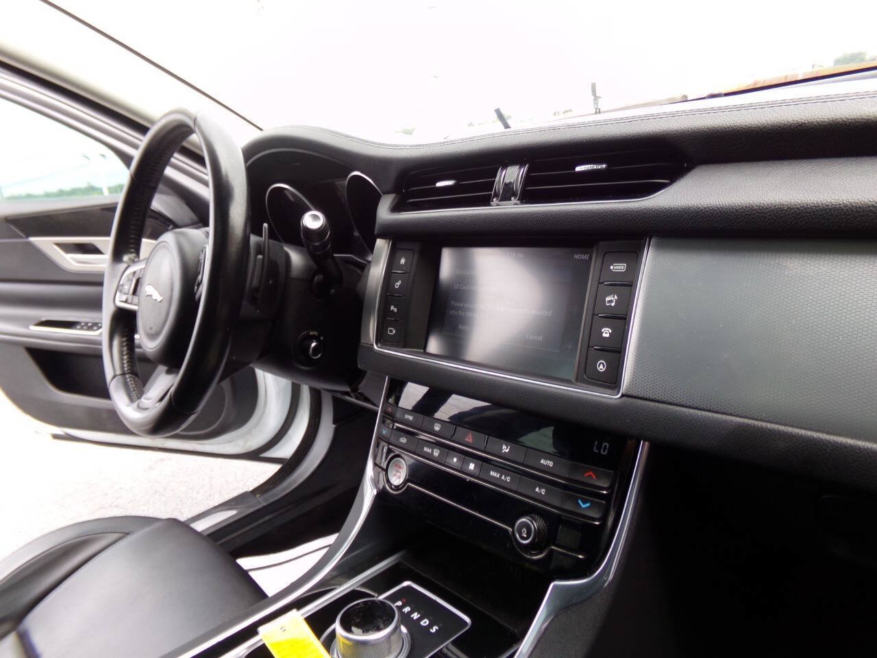 Used 2016 Jaguar XF Premium RWD image 41