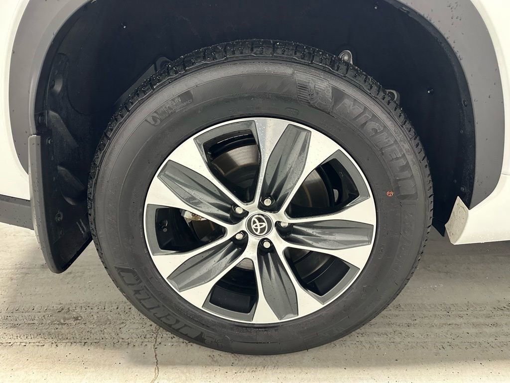 Used 2025 Toyota Highlander XLE image 67