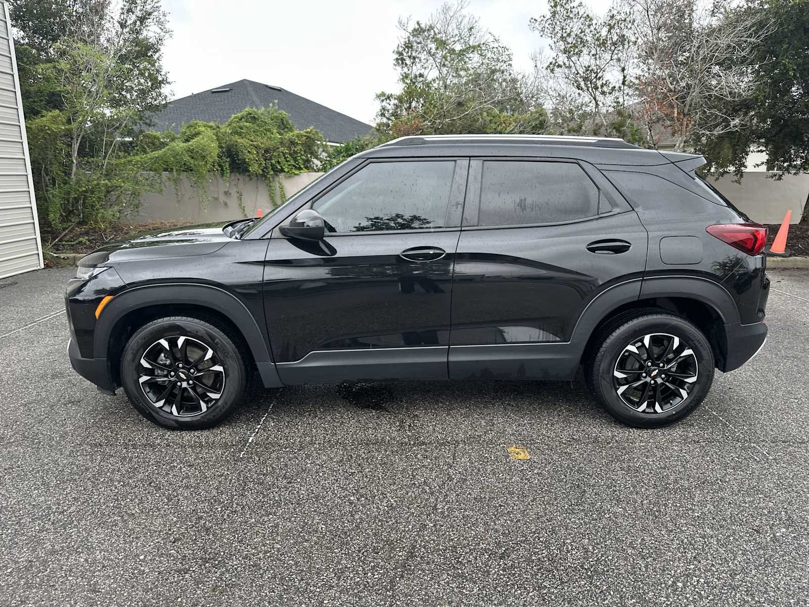 Certified 2022 Chevrolet TrailBlazer LT w/ Convenience Package FWD image 3