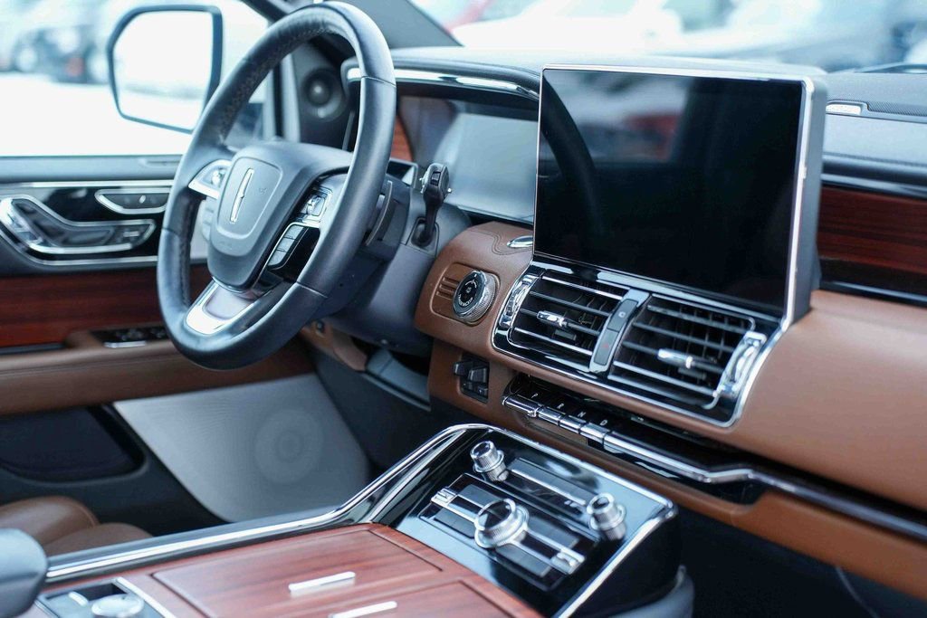 Used 2024 Lincoln Navigator Reserve image 24