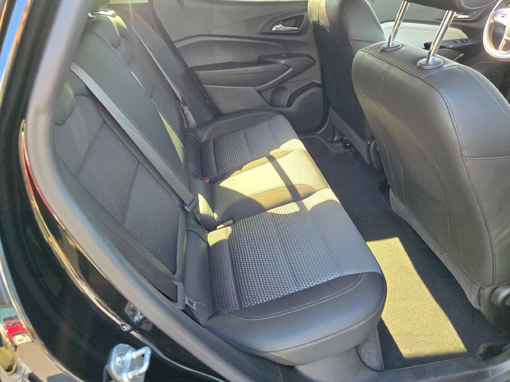 Used 2025 Chevrolet Trax LT FWD image 15