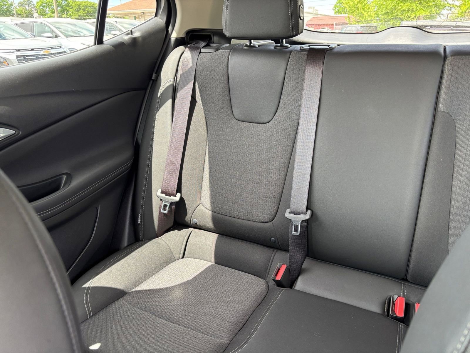 Used 2025 Buick Encore GX Preferred image 38