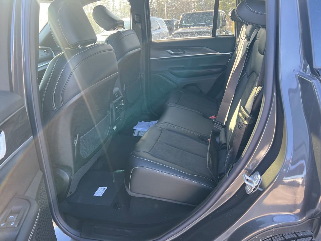 New 2026 Jeep Grand Cherokee Laredo image 19