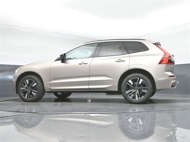 New 2026 Volvo XC60 B5 Core w/ Climate Package image 40