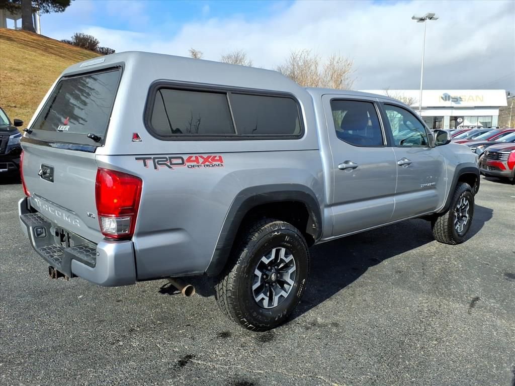 Used 2017 Toyota Tacoma TRD Off-Road image 6