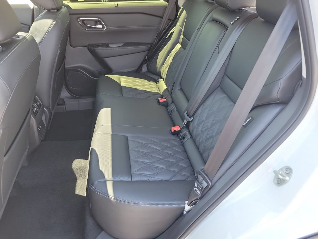 New 2026 Nissan Rogue Platinum AWD/4WD image 13