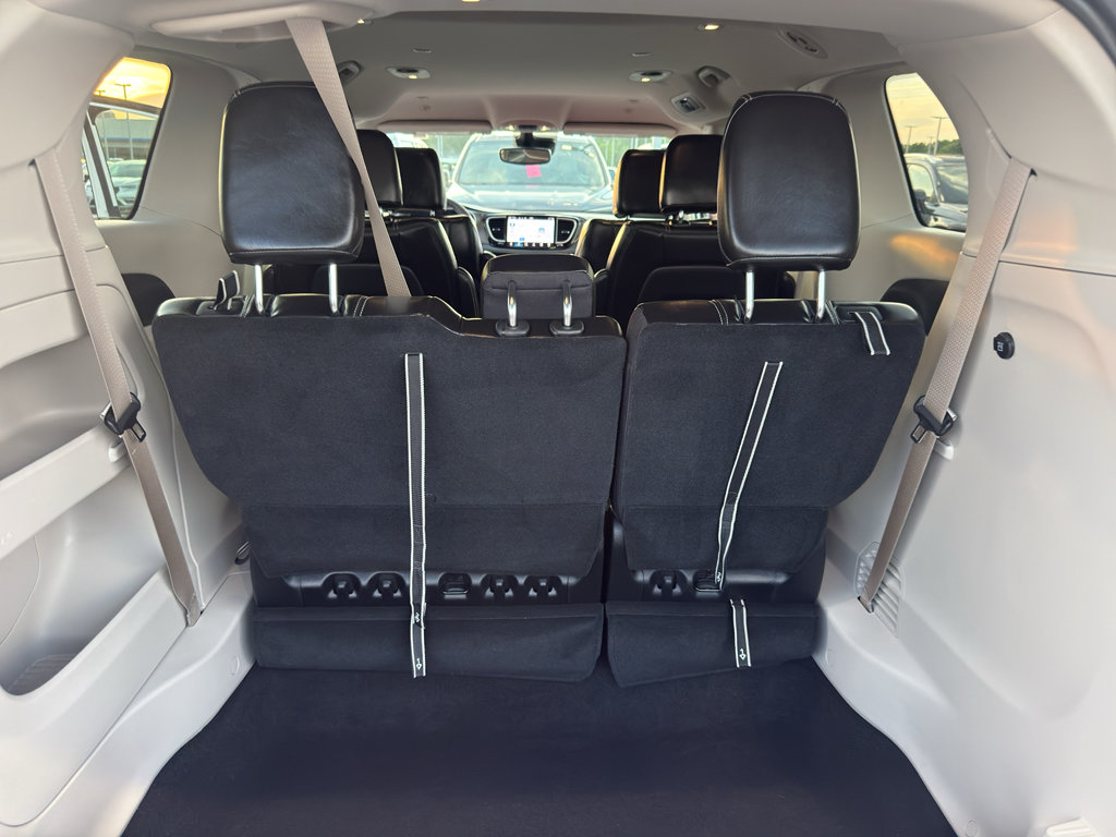 Used 2024 Chrysler Pacifica Touring-L FWD image 33