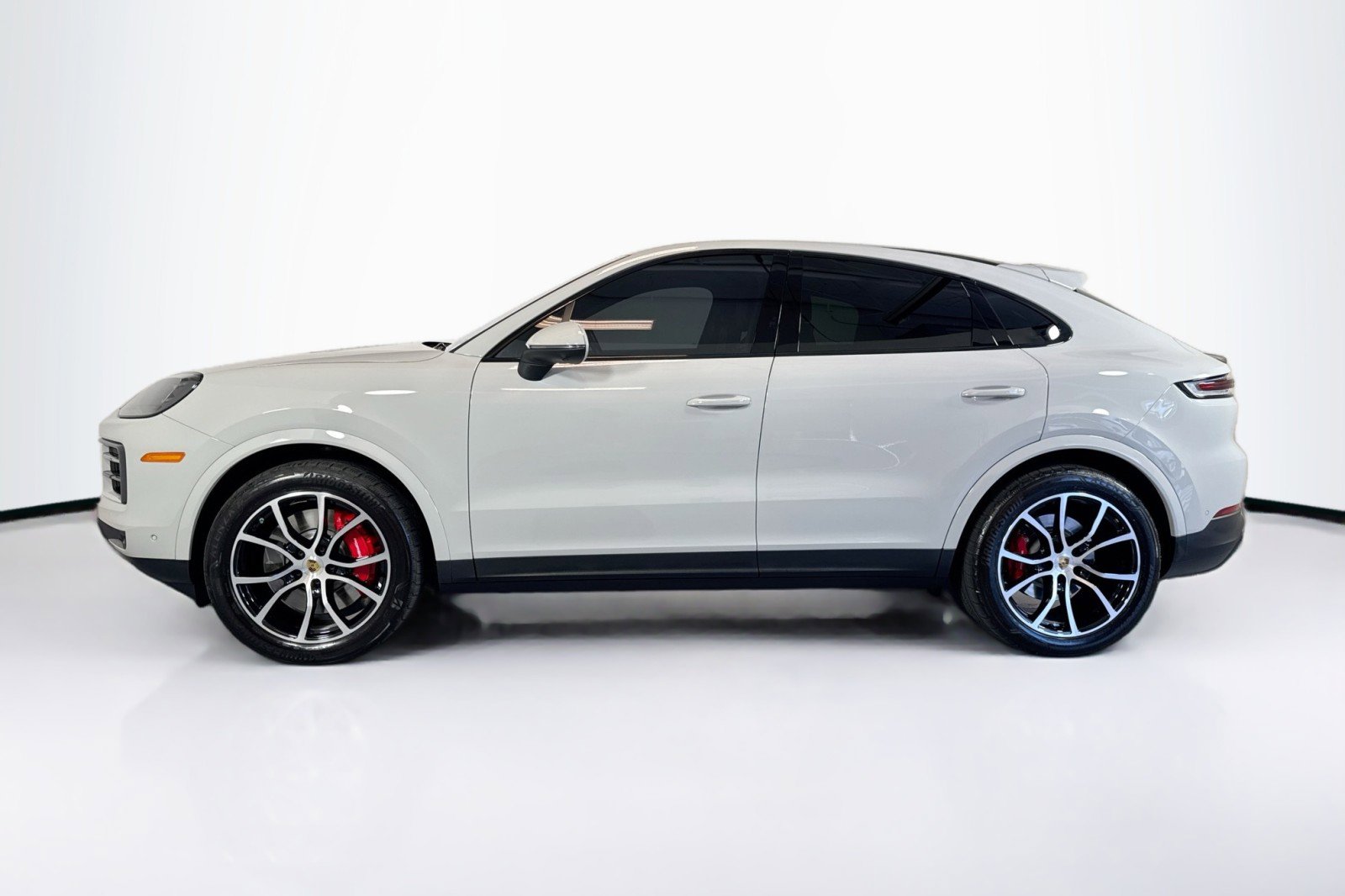 Used 2024 Porsche Cayenne S image 8