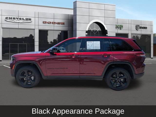 Used 2025 Jeep Grand Cherokee Limited w/ Luxury Tech Group II AWD/4WD image 8