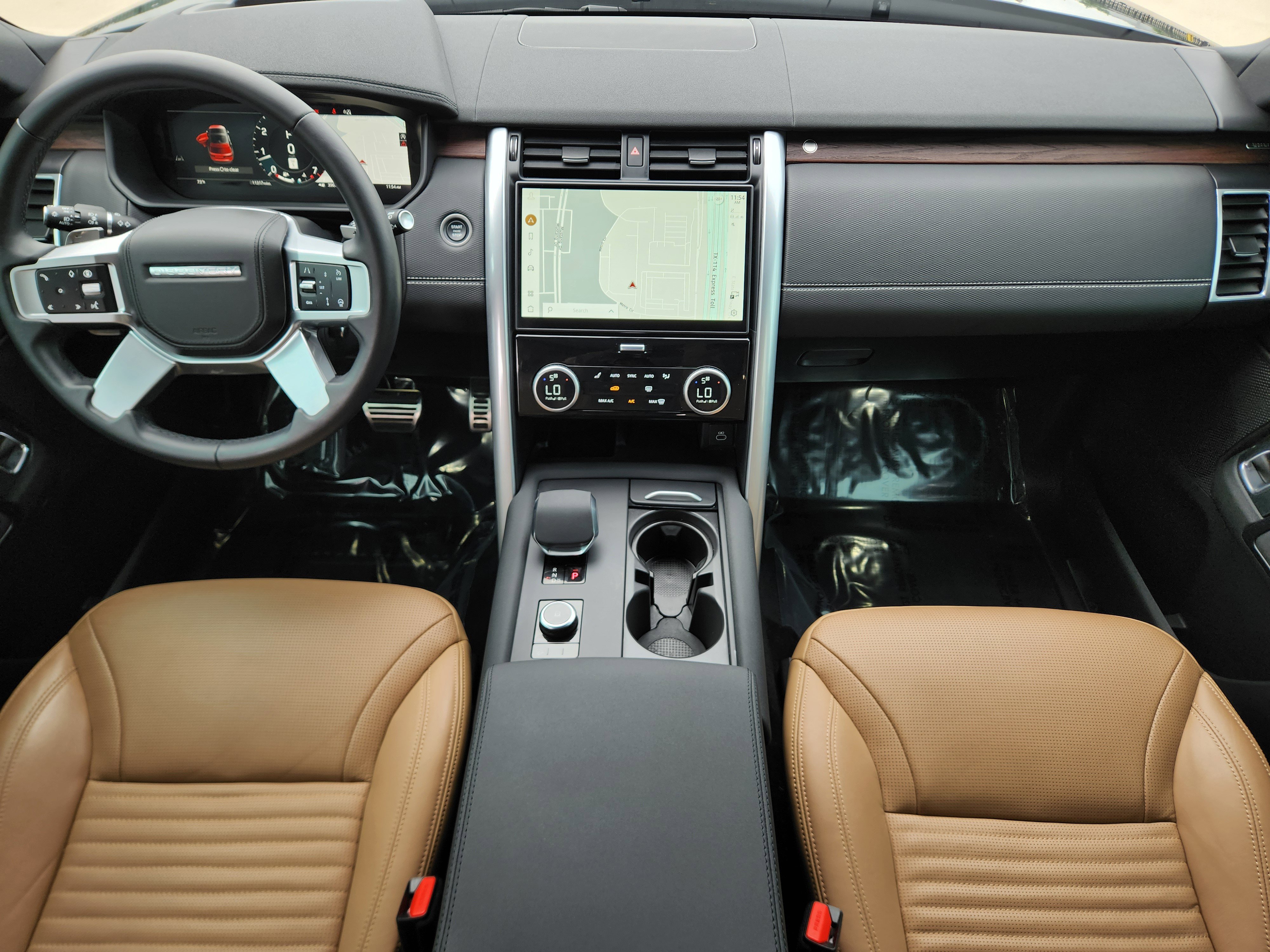 Certified 2025 Land Rover Discovery Dynamic SE image 27